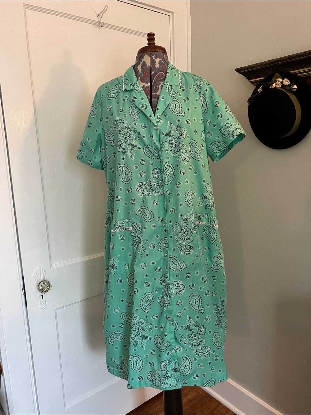 Women's Vintage Mint Green Paisley Button-Front Duster Dress